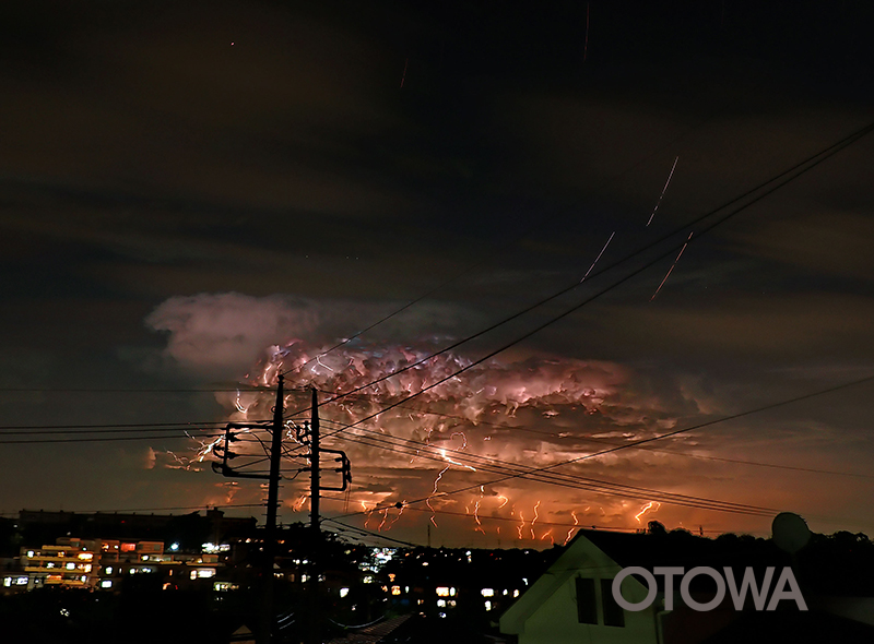 第21回 雷写真コンテスト受賞作品 佳作 -夜空の出来事-